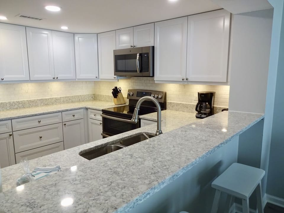 Gorgeous Kitchen w/Gray Granite Countertops, New Cabinets & Stainless Appliances