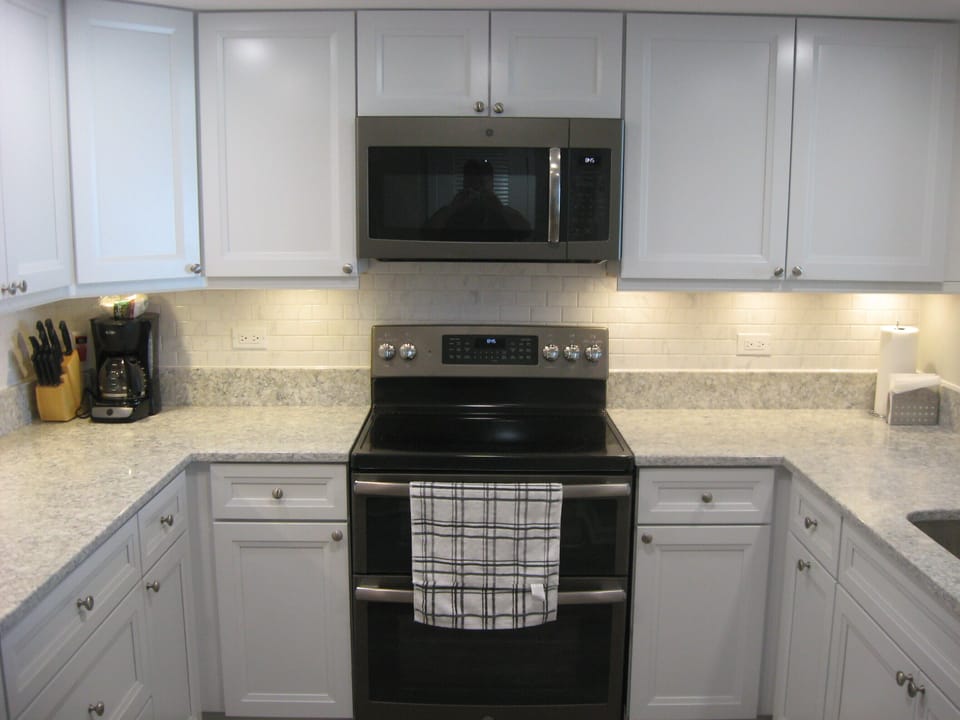 Chef's/Bakers Kitchen w/New Cabinets & Granite Countertops