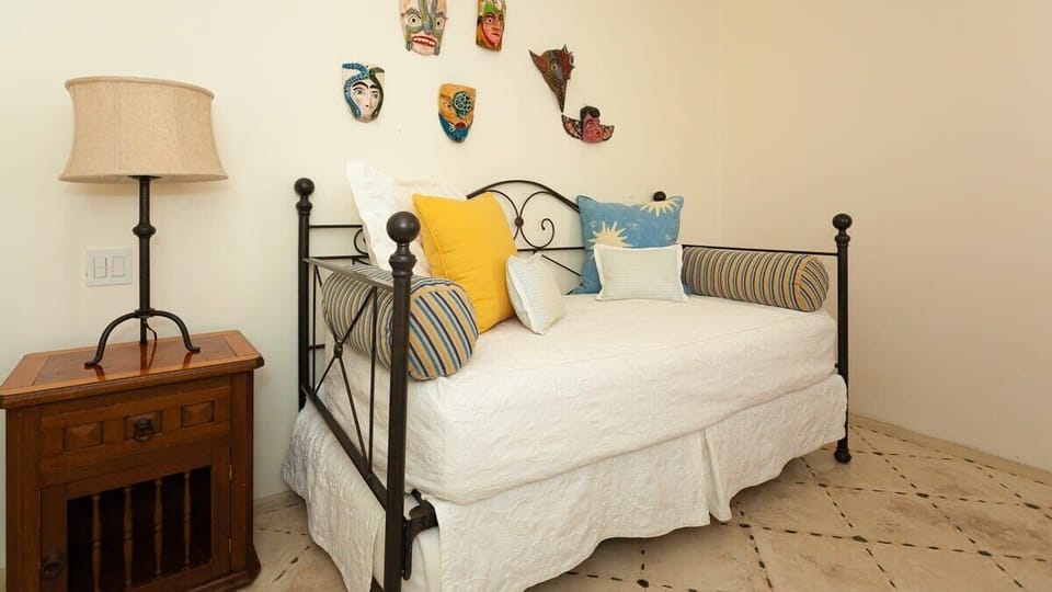 Villa Pacifica - Casita trundle bed