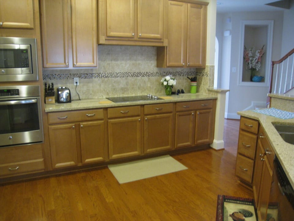 Spacious Kitchen, Hardwood Floor, Granite Counter, Stainless Steel Appliances