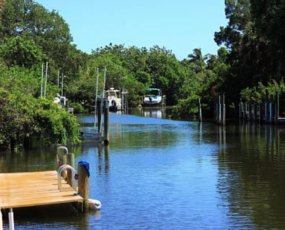 125' OF CANALFRONT! BRING YOUR BOAT, or RENT ONE! 5 MINUTE WALK TO BEACH! POOL!
