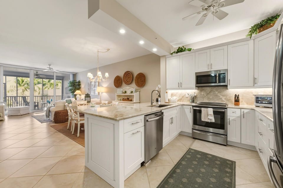 Kitchen, Dining Room, Family Room