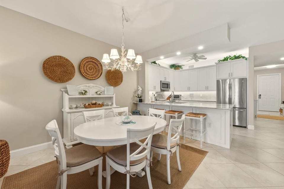 Dining Room & Kitchen