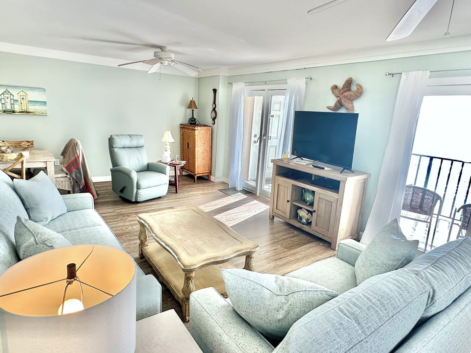 Large living/great room, new furniture Dec 2025