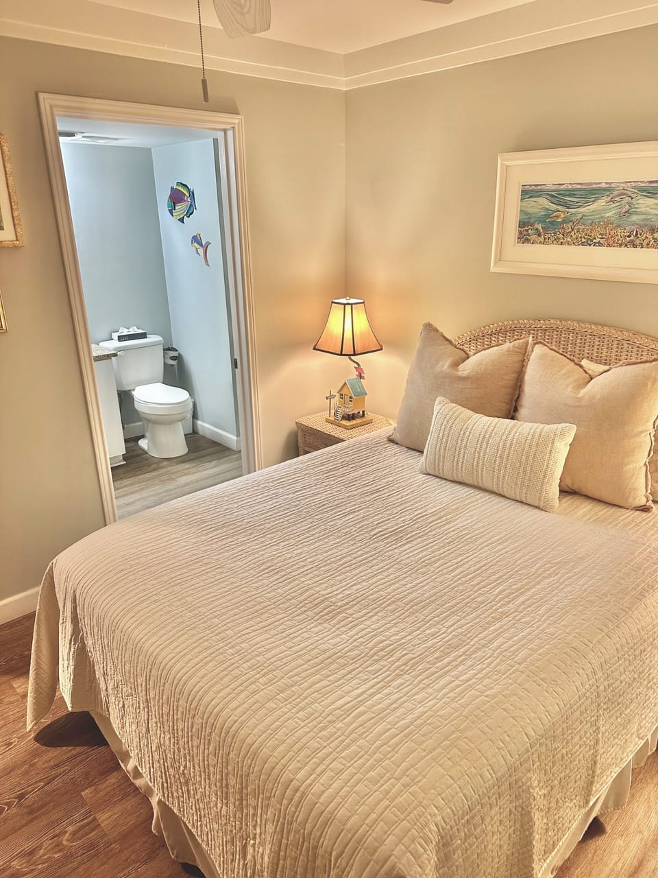 2nd Bedroom, Queen bed w/Ensuite bathroom, new mattress Dec 2025
