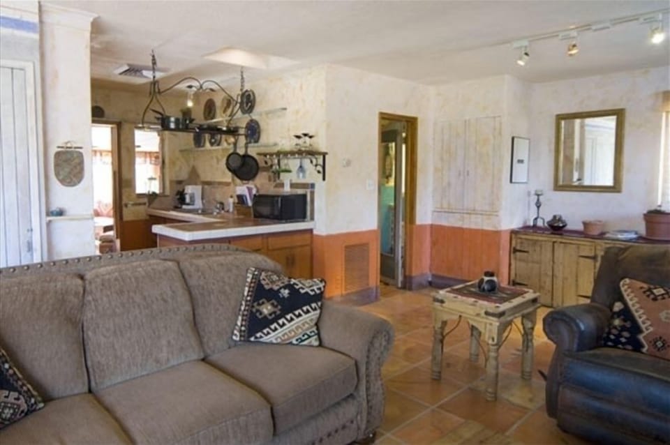 Living room & Kitchen