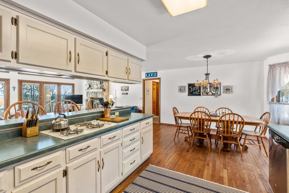 Kitchen/Dining