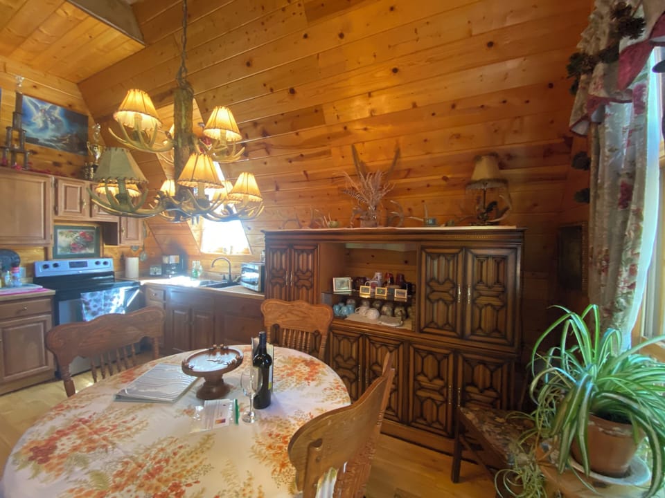 Kitchen dining room!
