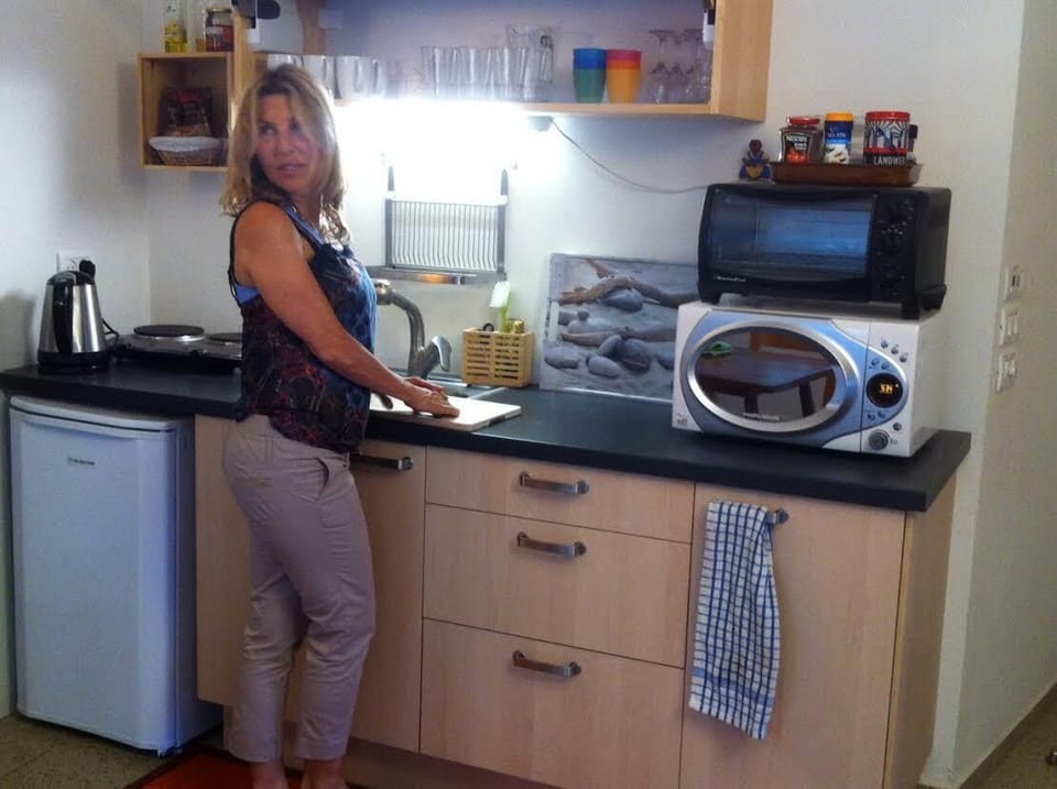 A small but well equipped kitchen. It has all you need to cook for 6 people.