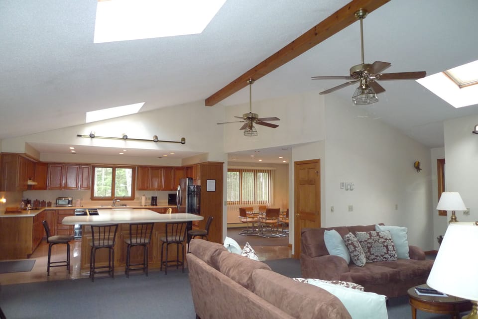 Open bright 2nd level:15 ft cathedral ceiling, 2 remote fans, 3 remote skylights