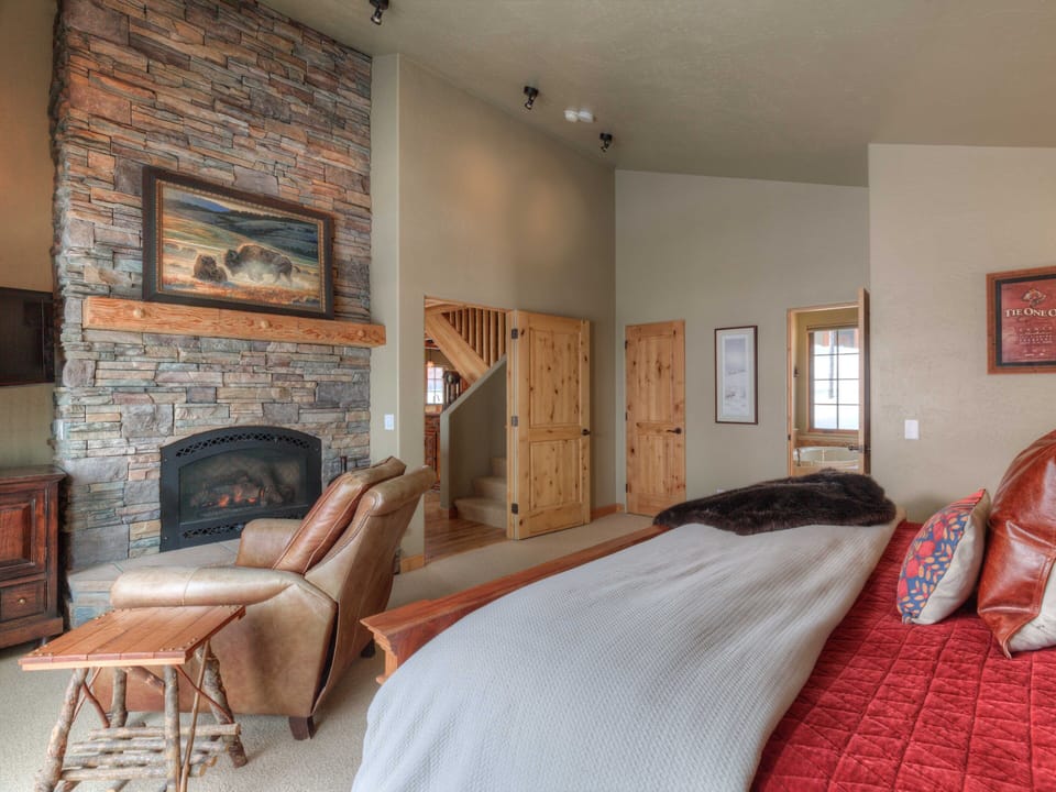 MMH 6 Harvest Moon Master Bedroom, 3