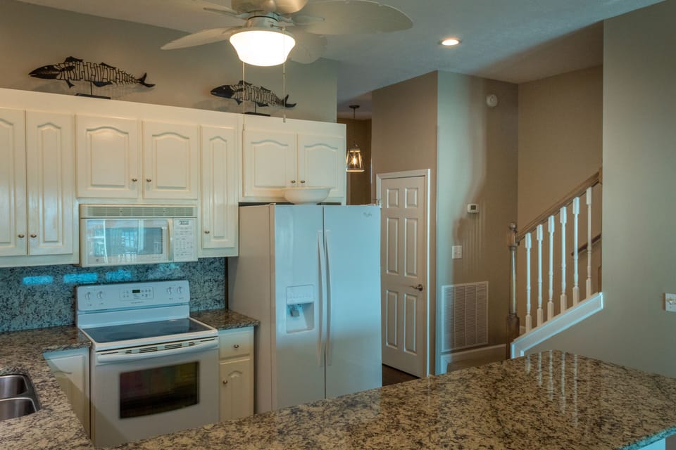 Full Kitchen 