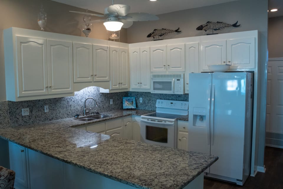 Full service kitchen with dishwasher, oven, microwave and refrigerator.
