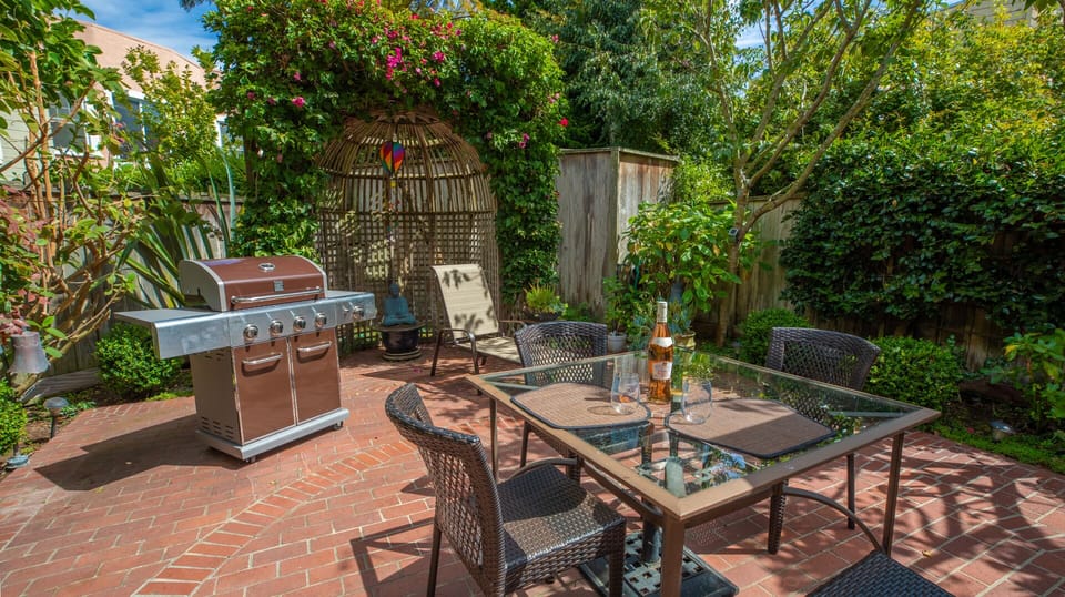 Patio inviting you to have a relaxing glass of wine - a respite from sightseeing