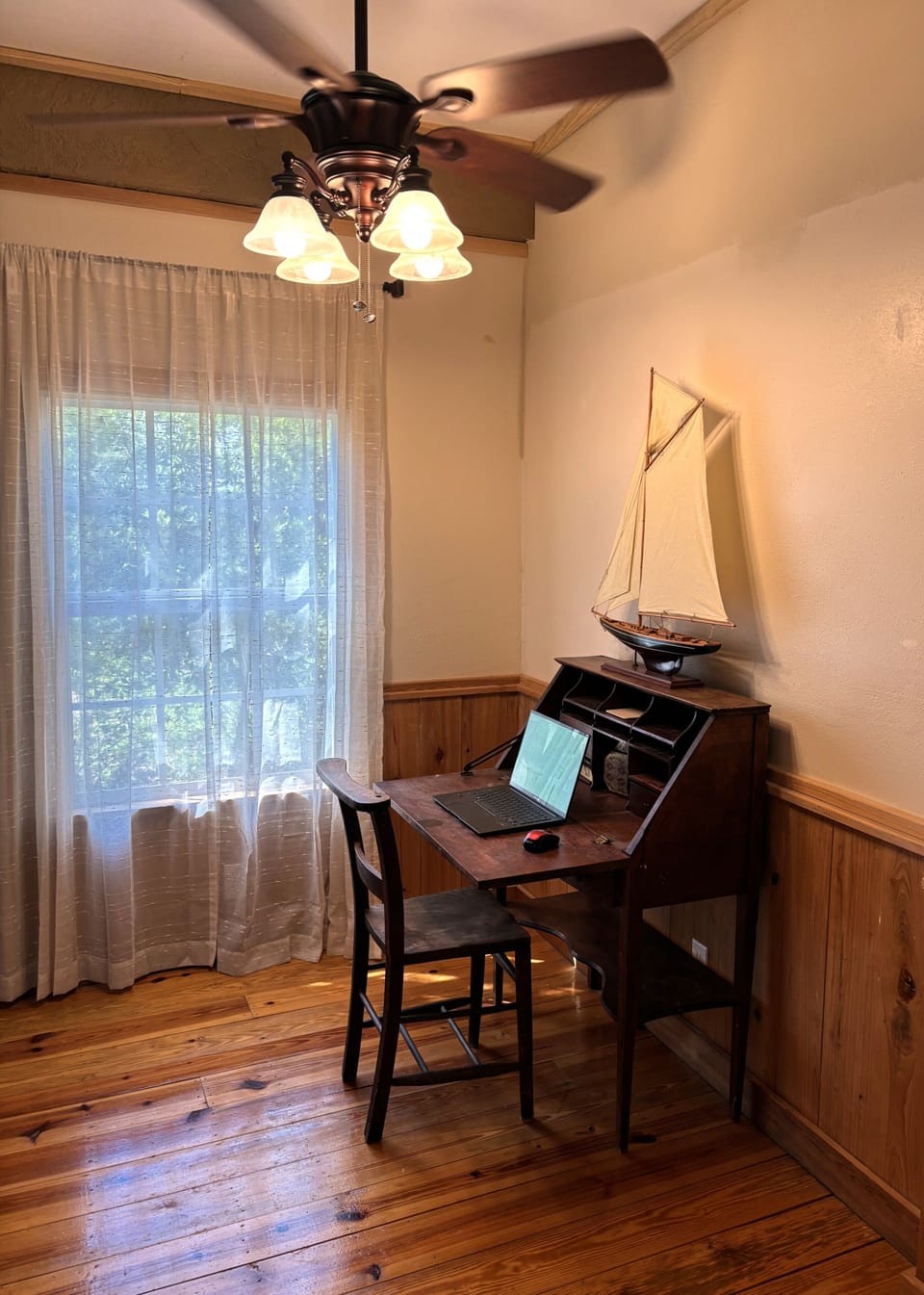 Home office space adjacent to the living room. 