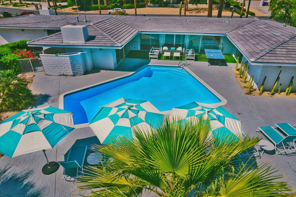 pool deck with shade umbrella's