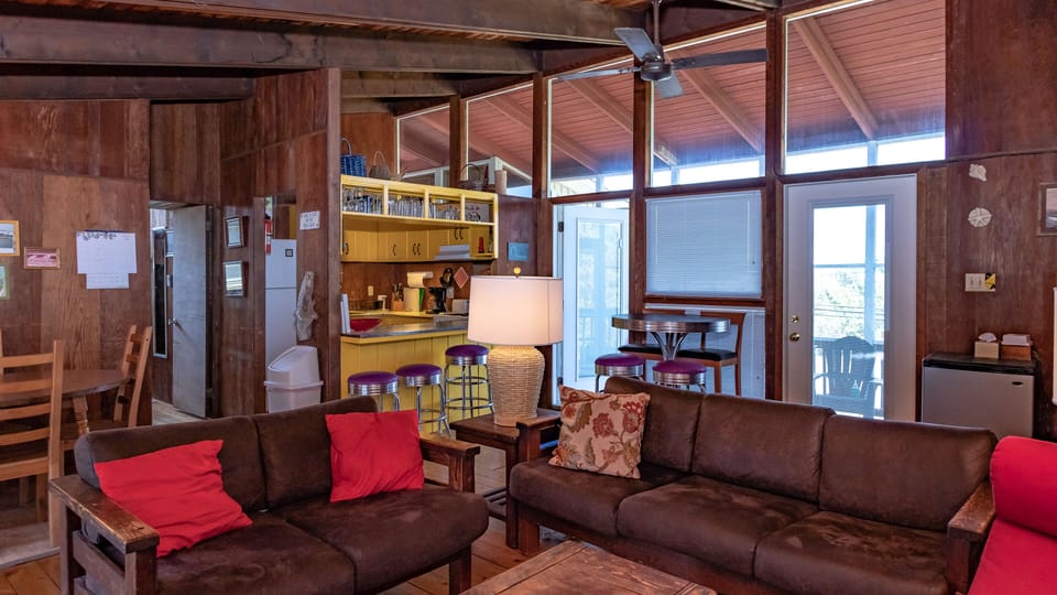 LR, Doors to Breezeway
