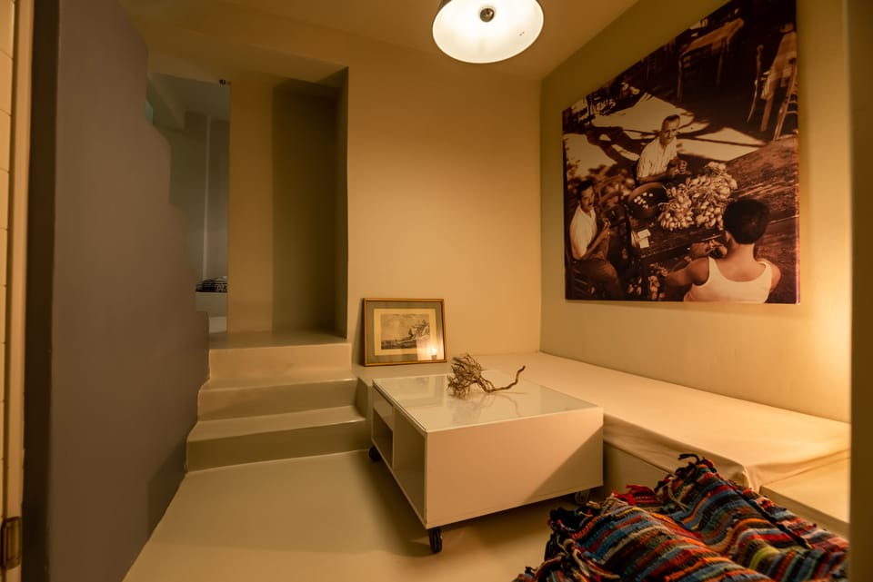 Sitting area with single sofa bed