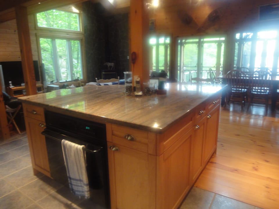 breakfast island with self cleaning oven