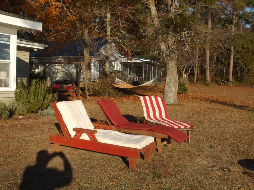 River front with hammock,
plenty of chairs available