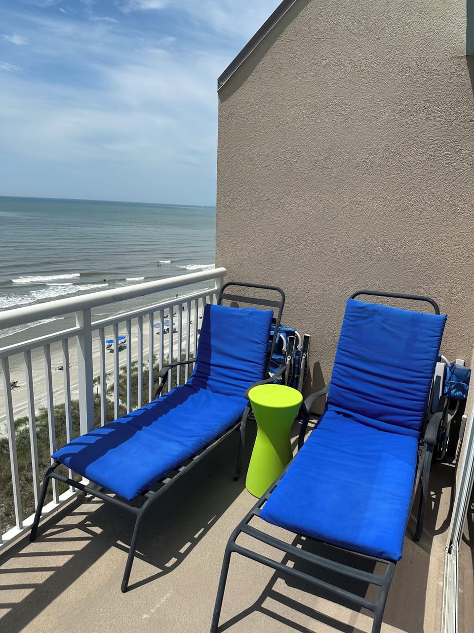 Lounge chairs on sunning balcony