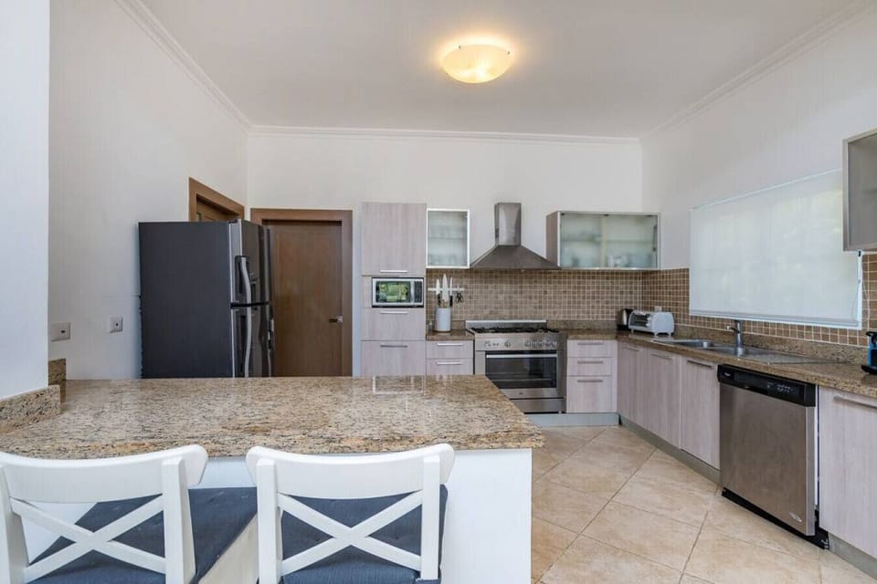 Casa Bonita: Fully equipped kitchen with island