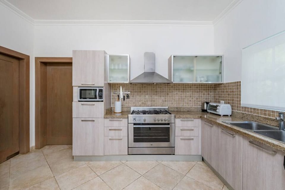 Casa Bonita: Open kitchen with plenty of space