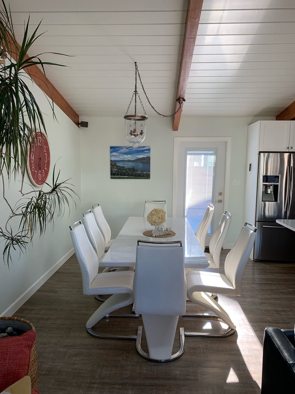 Dining Area seat 8 with plenty of room for extra chairs