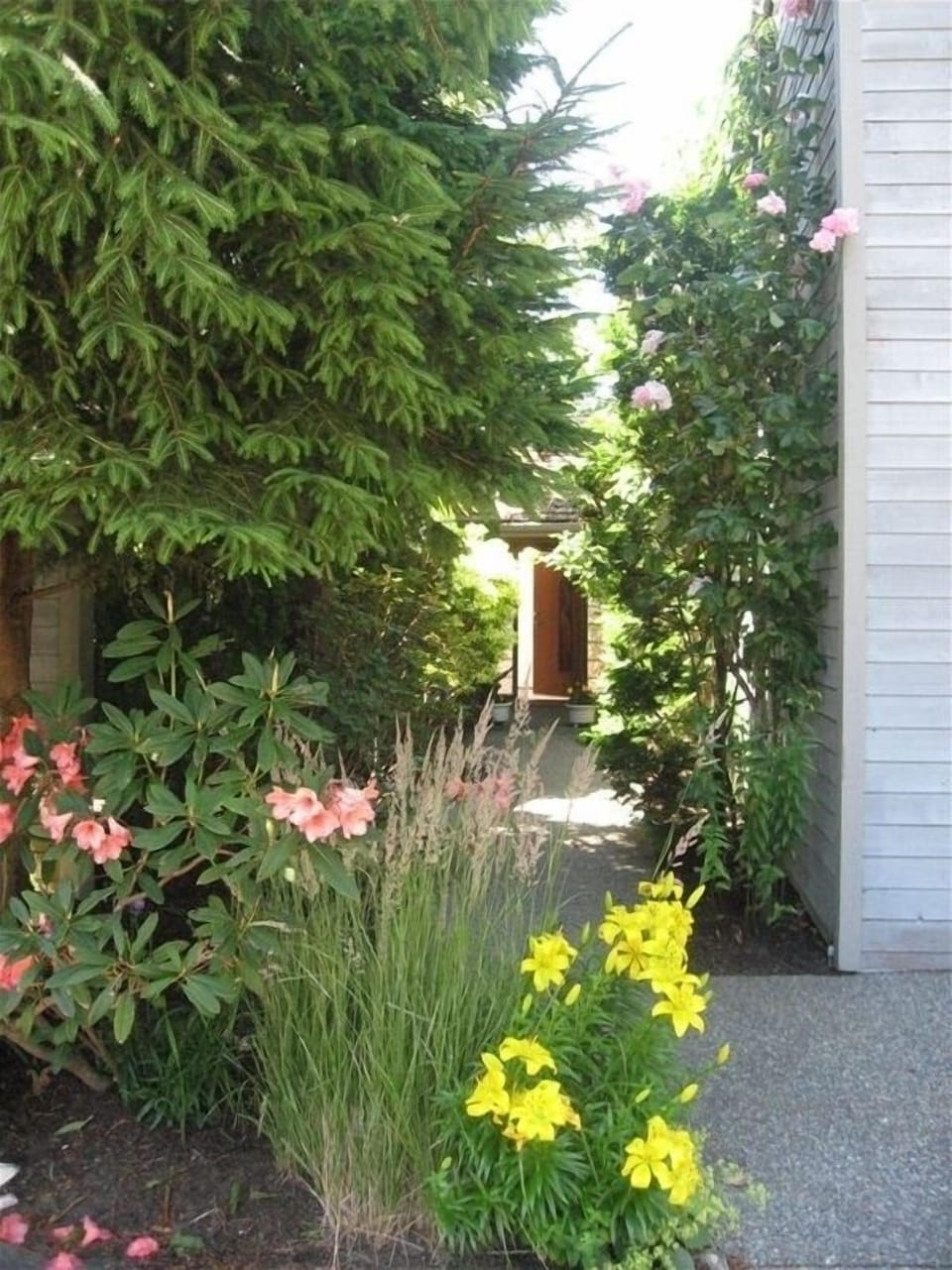 Entry to our condo from the driveway where you will park your vehicle.