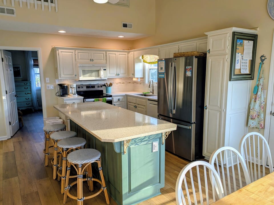 2026 mini remod: new fridge, stove, countertops and main floor flooring