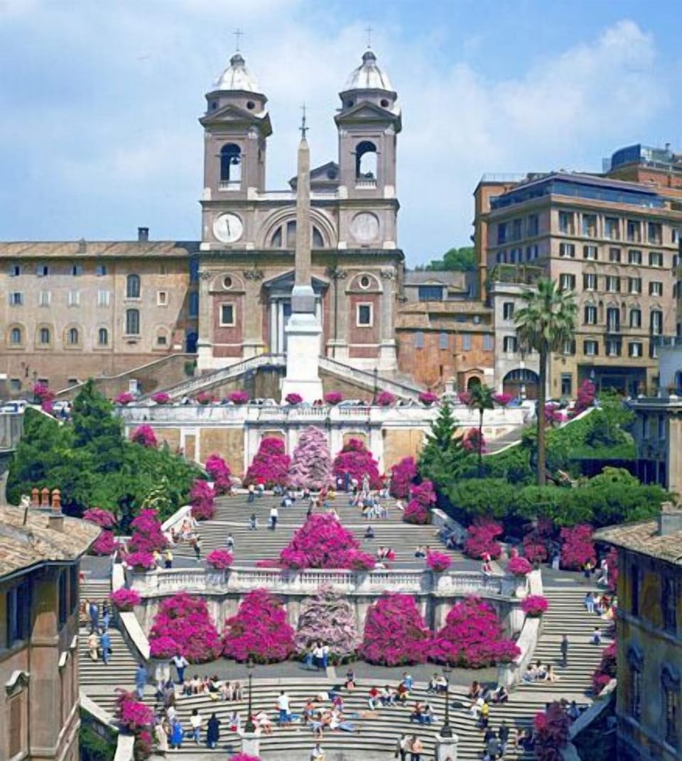 Trinità dei Monti and Spanish Steps only 100 mt away from the apt