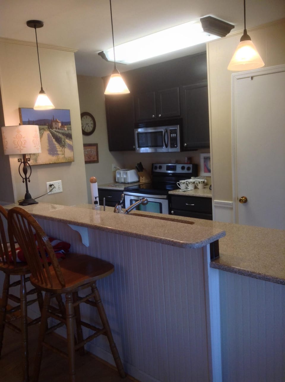 kitchen/breakfast counter