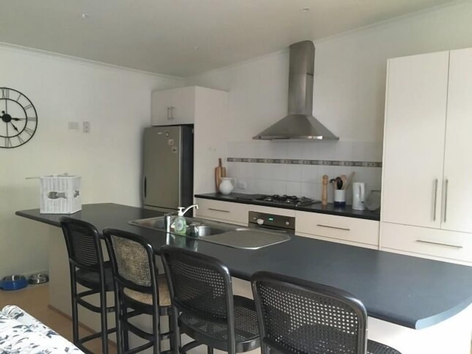 Fully equipped kitchen. Gas stovetop, oven, dishwasher, fridge/freezer. 
