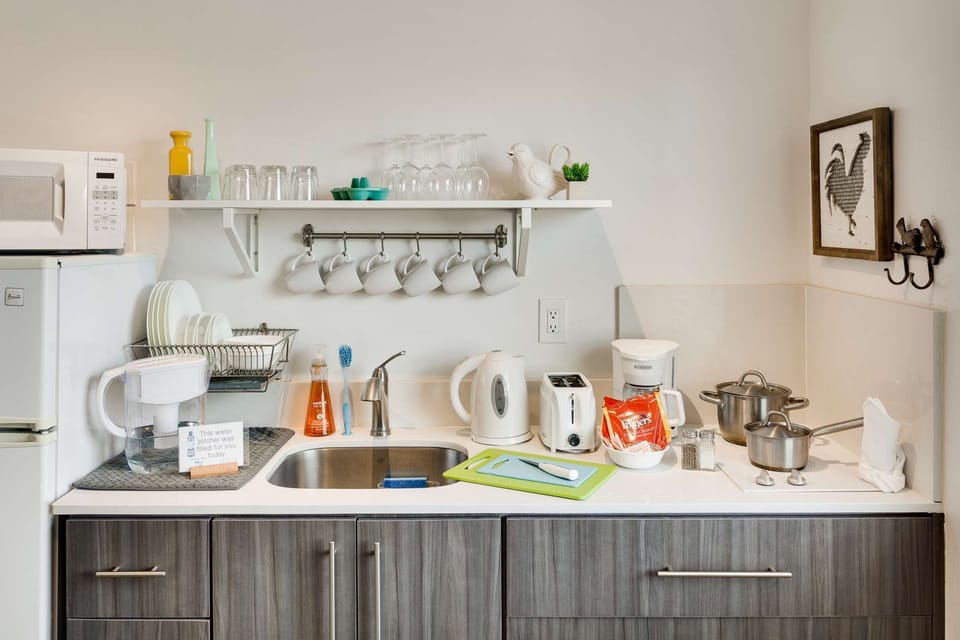 Kitchen is fully equipped to prepare simple meals and eat meals with your family or group