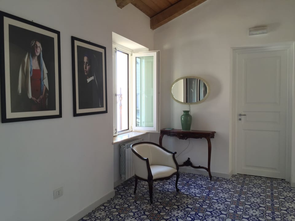corridor between 2nd bedroom and 2nd bathroom