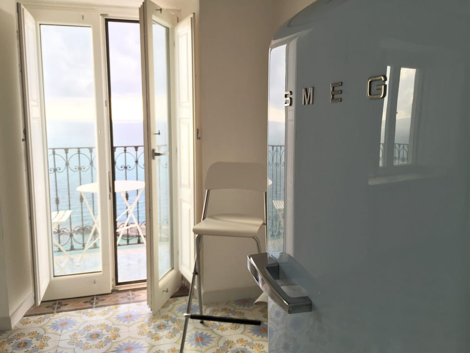 kitchen with SMEG and balcony and sea view