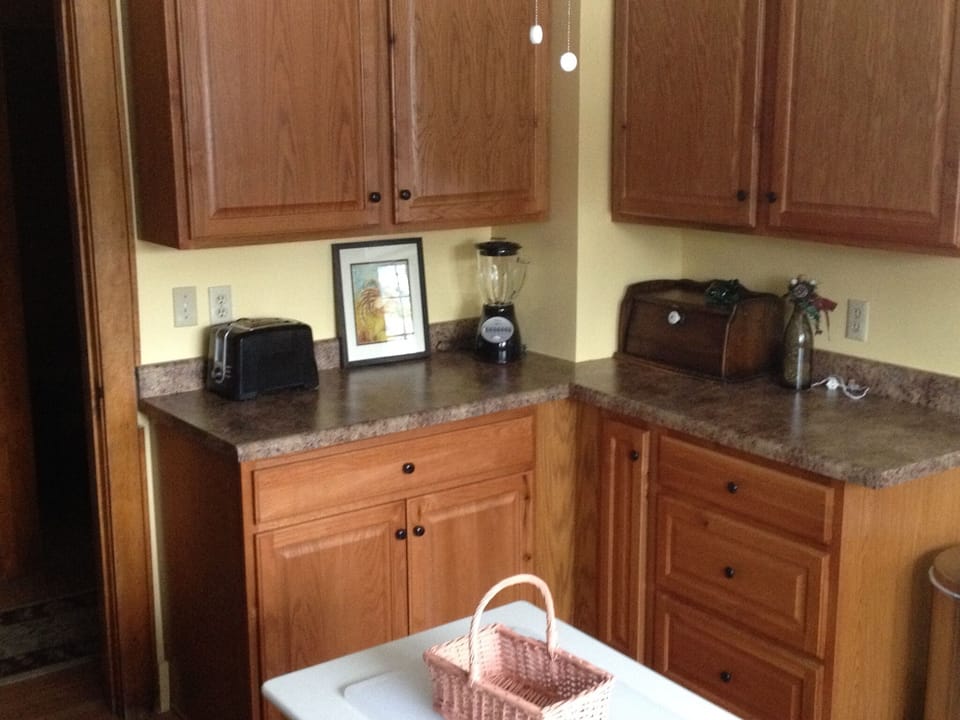 Full Kitchen with all the necessary small appliances