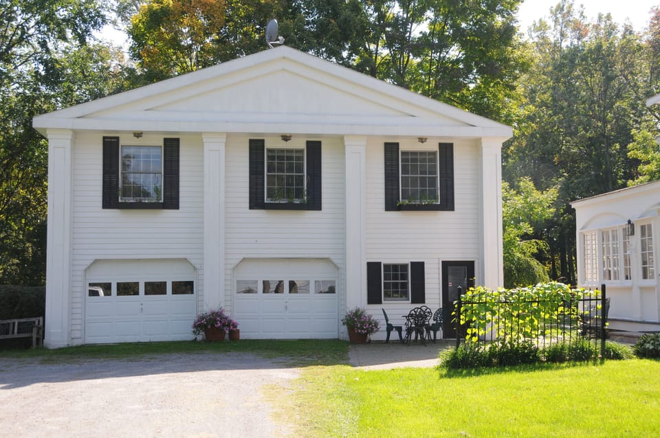 Front view of Carriage House.