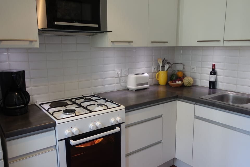 Full kitchen if you want to cook at home.