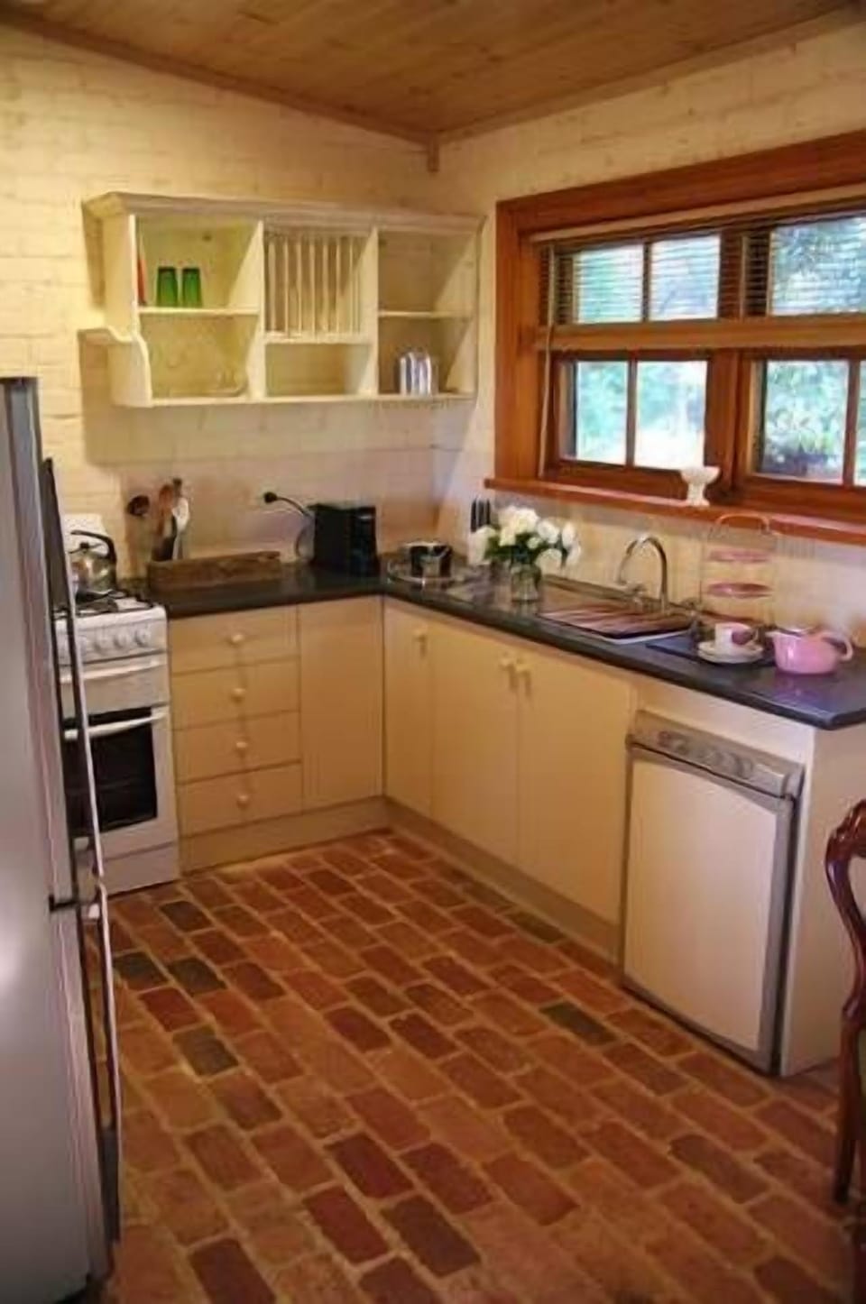 Equipped kitchen with full size fridge and stove/oven etc