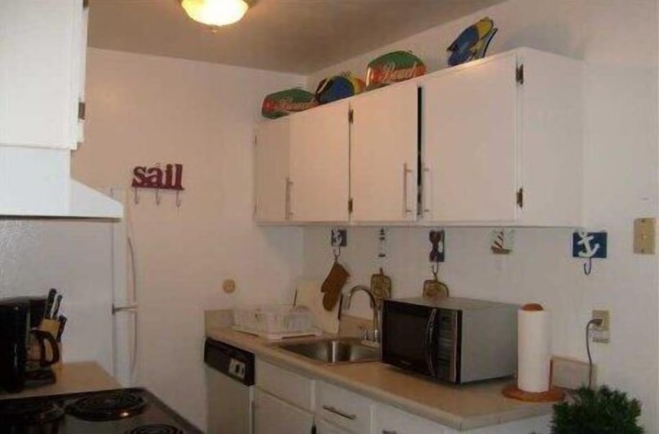     Kitchen has everything we need!
