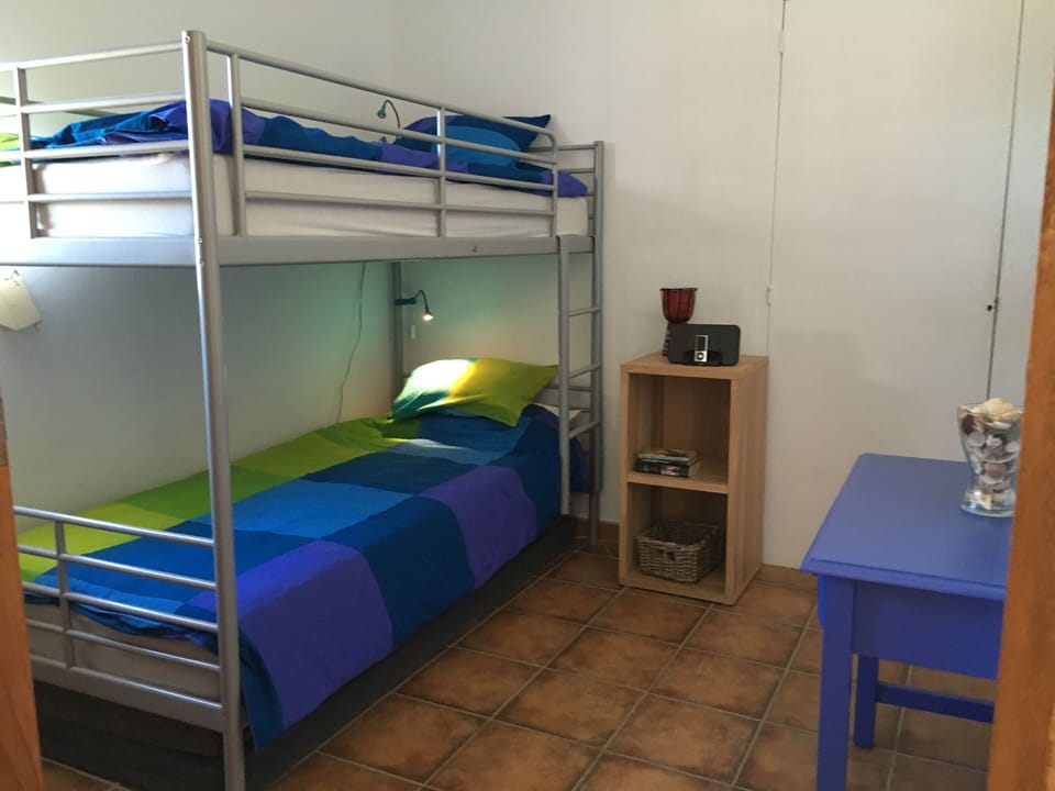 Bunk room with space for fold-out bed at Casa Curvada