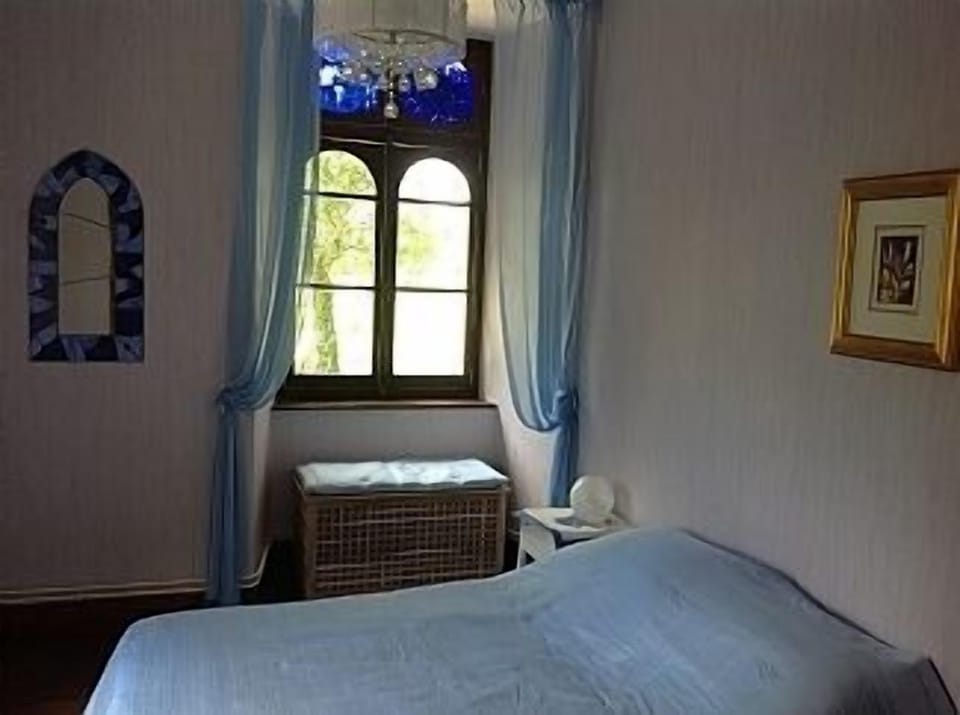 "Summer" Double bedroom, dual aspect, light & airy