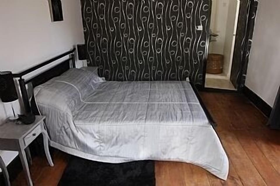 Techno bedroom with ensuite shower room, 1st floor