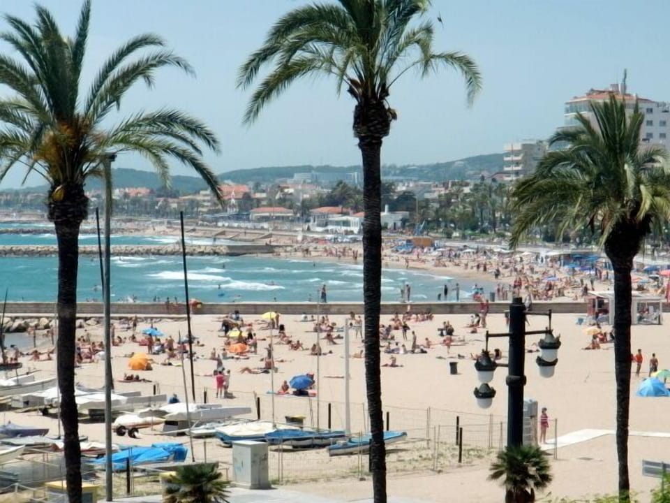 Arrival to the beach (less than 1 minute from the apartment)