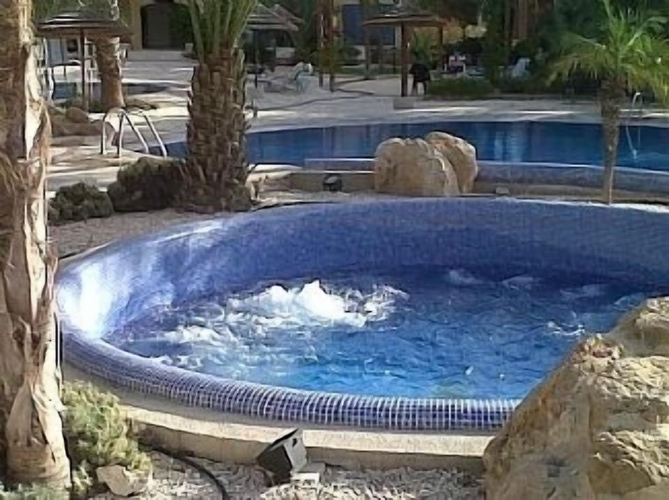 JACUZZI