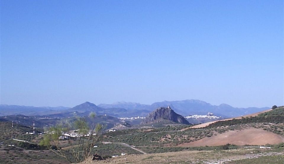 VIEWS OVER LOOKING PRUNA AND OLVERA 