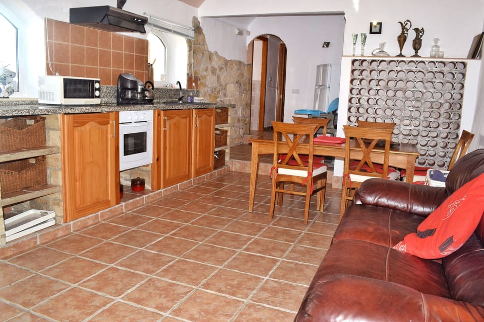 ANOTHER PHOTO OF KITCHEN/DINING ROOM 