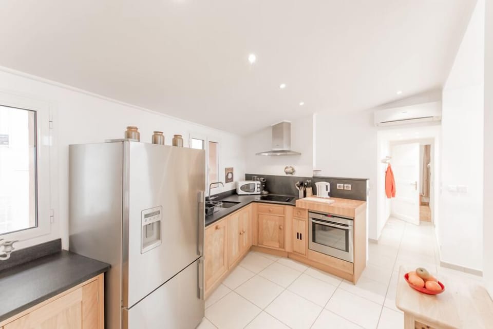Modern fully equipped kitchen