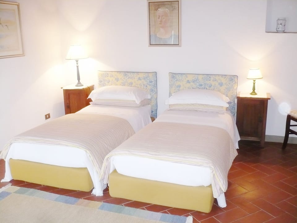 Twin bedroom